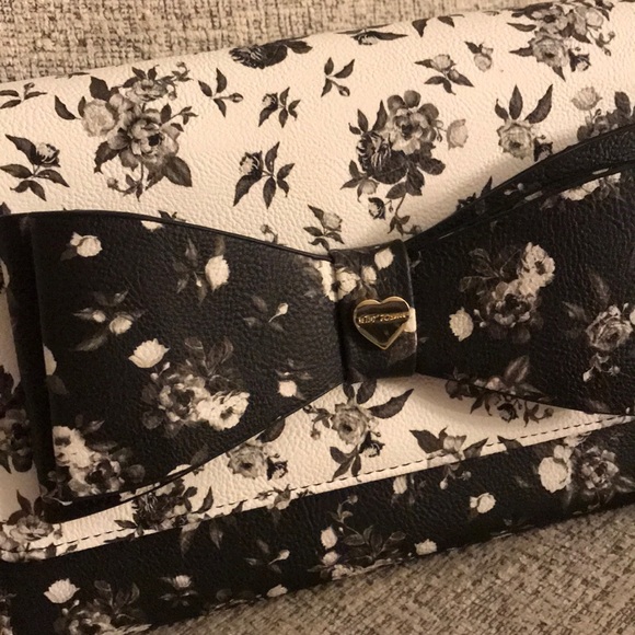 Betsey Johnson black white floral bow crossbody - Picture 2 of 8